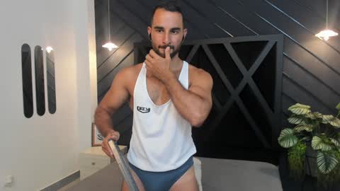  L O R E N Z O  Thumbs Up help  online show from 01/07/25, 05:31