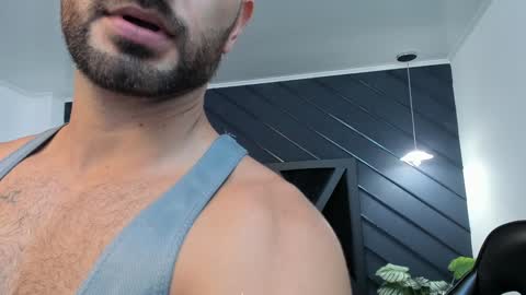  L O R E N Z O  Thumbs Up help  online show from 01/08/25, 05:15