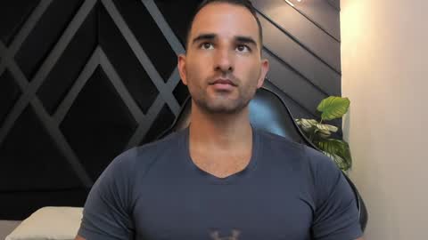  L O R E N Z O  Thumbs Up help  online show from 01/10/25, 05:34