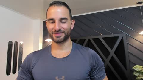  L O R E N Z O  Thumbs Up help  online show from 01/18/25, 05:48