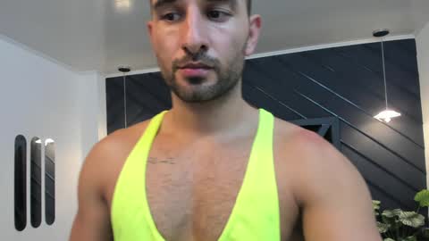  L O R E N Z O  Thumbs Up help  online show from 02/06/25, 06:02