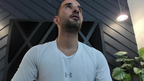  L O R E N Z O  Thumbs Up help  online show from 02/06/25, 09:06