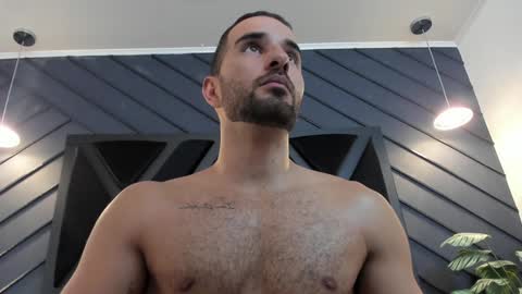  L O R E N Z O  Thumbs Up help  online show from 02/08/25, 09:25