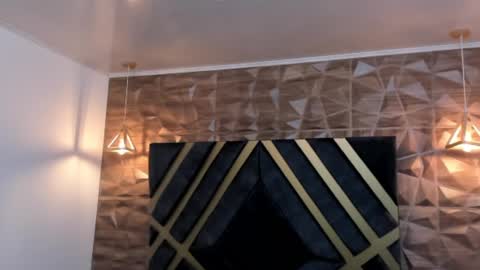  L O R E N Z O  Thumbs Up help  online show from 02/10/25, 05:19