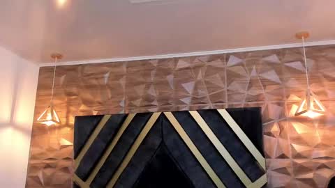  L O R E N Z O  Thumbs Up help  online show from 02/11/25, 05:18