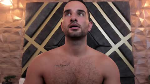  L O R E N Z O  Thumbs Up help  online show from 02/19/25, 09:25