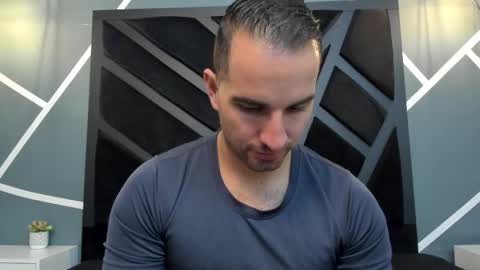  L O R E N Z O  Thumbs Up help  online show from 09/08/25, 05:56