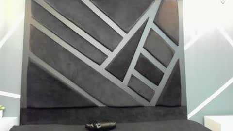  L O R E N Z O  Thumbs Up help  online show from 09/12/25, 05:24