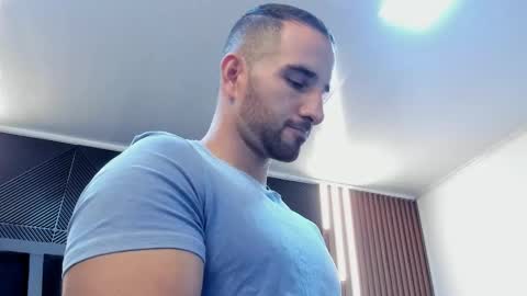  L O R E N Z O  Thumbs Up help  online show from 09/18/25, 05:26