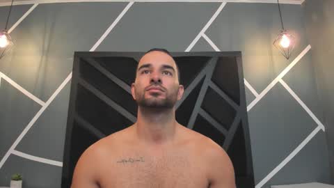  L O R E N Z O  Thumbs Up help  online show from 10/04/25, 11:08