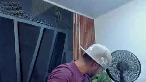  L O R E N Z O  Thumbs Up help  online show from 10/13/25, 05:35