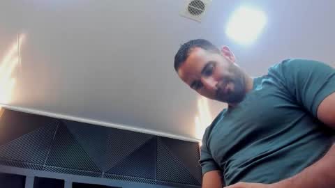  L O R E N Z O  Thumbs Up help  online show from 10/17/25, 05:15