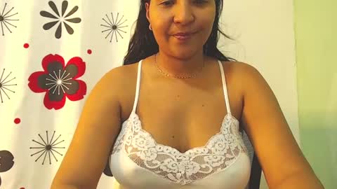 Snapshot of loretta_ chatting on 02/16/25, 01:36 Loretta Gmez online show from 02/16/25, 01:36