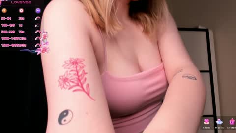 Snapshot of lorettacarnley chatting on 01/07/25, 09:25 Alice online show from 01/07/25, 09:25