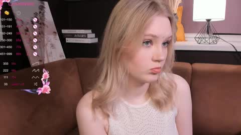 Snapshot of lorettacarnley chatting on 03/05/25, 01:31 Alice online show from 03/05/25, 01:31