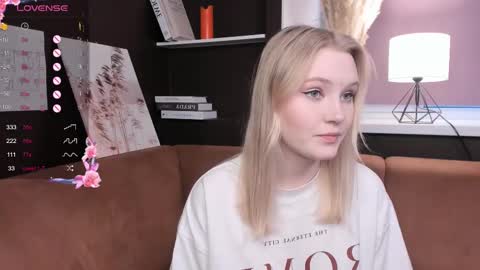 Snapshot of lorettacarnley chatting on 03/12/25, 04:51 Alice online show from 03/12/25, 04:51