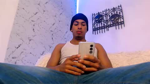 Lorian Vikel  online show from 10/19/25, 10:10