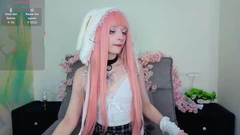 Snapshot of lornafletcher chatting on 09/17/25, 08:27 Ivy online show from 09/17/25, 08:27