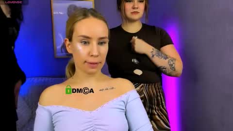 Lora for u online show from 11/12/25, 08:08