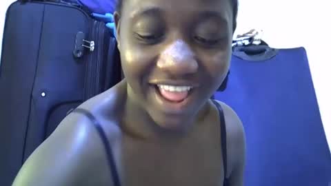 Snapshot of lotty_lavilla chatting on 10/20/25, 04:57 lotty_lavilla online show from 10/20/25, 04:57