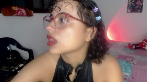 Snapshot of lou_cuteee chatting on 01/26/25, 10:24 lou_cuteee online show from 01/26/25, 10:24