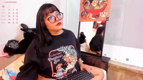 Snapshot of louiemanson_ chatting on 10/20/25, 04:51 online show from 10/20/25, 04:51