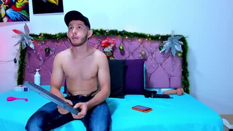 Snapshot of louis_bcasta1 chatting on 12/18/24, 11:02 OF louis bcasta1 online show from 12/18/24, 11:02