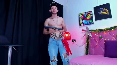 Snapshot of louis_bcasta1 chatting on 12/19/24, 11:07 OF louis bcasta1 online show from 12/19/24, 11:07