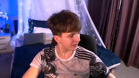 Snapshot of louis_tiger chatting on 11/23/25, 09:03 your dream online show from 11/23/25, 09:03