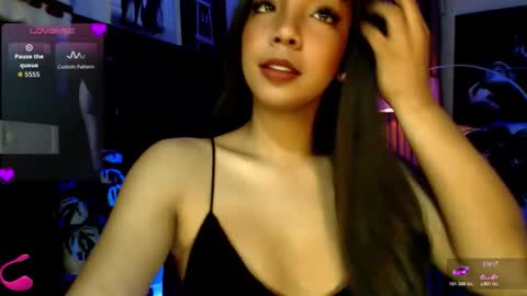 Snapshot of louisassy chatting on 10/30/25, 02:02 Louisa online show from 10/30/25, 02:02