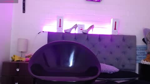 Snapshot of louise_nails chatting on 01/14/25, 08:26  LouIse  online show from 01/14/25, 08:26