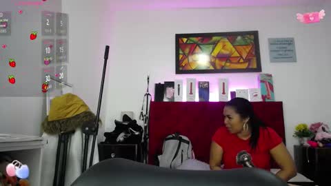 Snapshot of louise_nails chatting on 09/16/25, 12:17  LouIse  online show from 09/16/25, 12:17