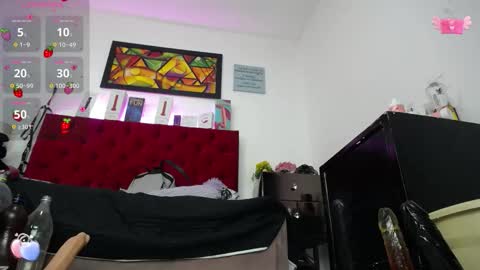 Snapshot of louise_nails chatting on 09/23/25, 12:30  LouIse  online show from 09/23/25, 12:30