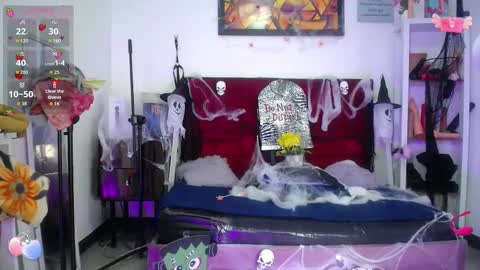 Snapshot of louise_nails chatting on 10/18/25, 03:13  LouIse  online show from 10/18/25, 03:13