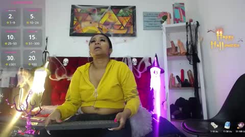 Snapshot of louise_nails chatting on 10/22/25, 12:16  LouIse  online show from 10/22/25, 12:16