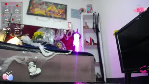 Snapshot of louise_nails chatting on 10/23/25, 12:26  LouIse  online show from 10/23/25, 12:26