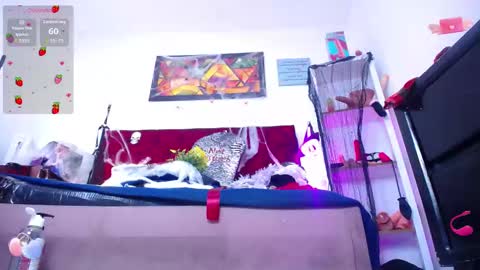 Snapshot of louise_nails chatting on 10/26/25, 02:12  LouIse  online show from 10/26/25, 02:12