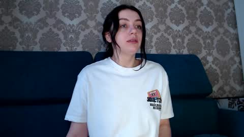 Snapshot of louise_phlox chatting on 02/26/25, 04:14 Louise online show from 02/26/25, 04:14