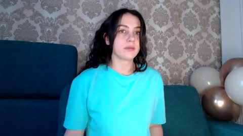 Snapshot of louise_phlox chatting on 03/03/25, 10:17 Louise online show from 03/03/25, 10:17