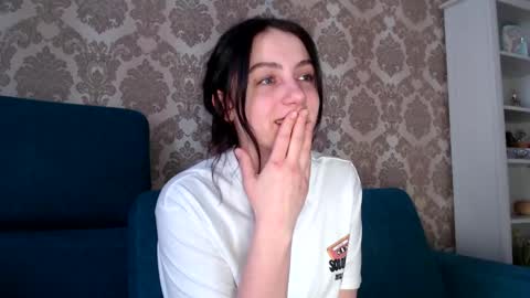 Snapshot of louise_phlox chatting on 03/12/25, 10:26 Louise online show from 03/12/25, 10:26