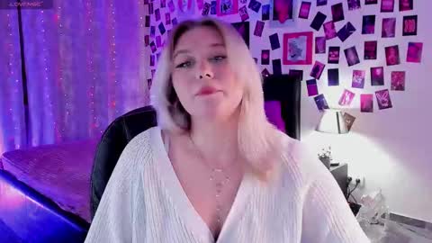 Snapshot of louisemous chatting on 10/22/25, 03:34 Loise online show from 10/22/25, 03:34