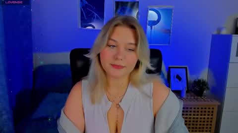 Snapshot of louisemous chatting on 10/25/25, 03:40 Loise online show from 10/25/25, 03:40