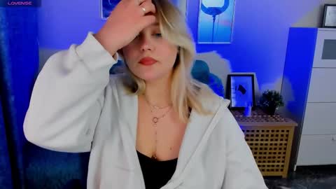 Snapshot of louisemous chatting on 10/31/25, 09:16 Loise online show from 10/31/25, 09:16