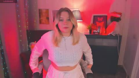 Snapshot of louisemous chatting on 12/01/25, 10:15 Loise online show from 12/01/25, 10:15