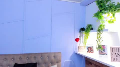 Louren Fox online show from 11/11/25, 11:43