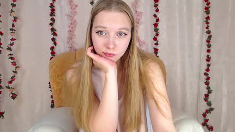 Snapshot of love_bella_ chatting on 12/04/24, 09:51 love bella online show from 12/04/24, 09:51