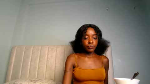 Snapshot of love_miah chatting on 10/08/25, 11:52 Miah online show from 10/08/25, 11:52