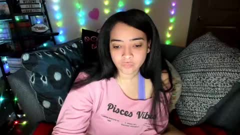 Snapshot of love_raquel_xo chatting on 02/28/25, 01:47 Raquel Love online show from 02/28/25, 01:47