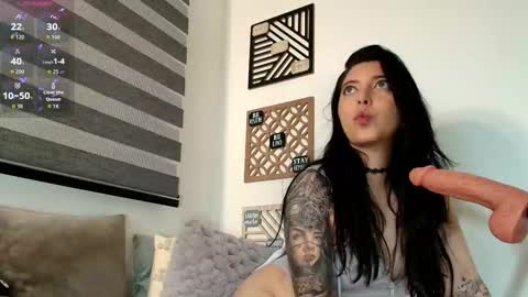 Snapshot of love_sharol chatting on 09/17/25, 01:29 Sharol Leon online show from 09/17/25, 01:29