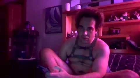 Snapshot of lovegymboi83 chatting on 10/15/25, 04:07 lovegymboi83 online show from 10/15/25, 04:07